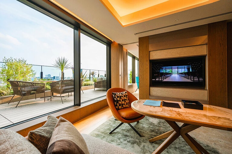 “ユーフォリア（多幸感）” をコンセプトにした客室は、全室50㎡以上。ナチュラル素材を中心に、幸せな質感に溢れています。