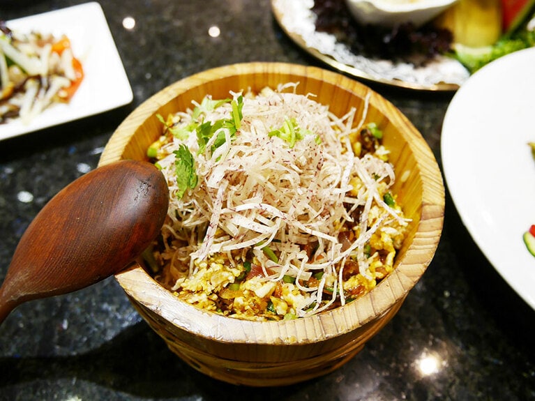 看板料理の混ぜご飯「臘味香弄拌飯」。台湾ソーセージがいいアクセントに。