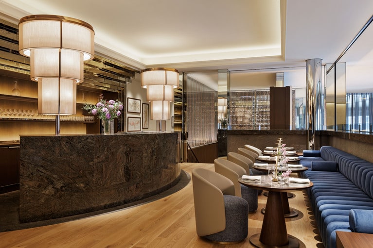 2025年4月にリニューアルオープンしたばかりのブラッスリー「RÉGINE（レジーヌ）」の2階エリア。