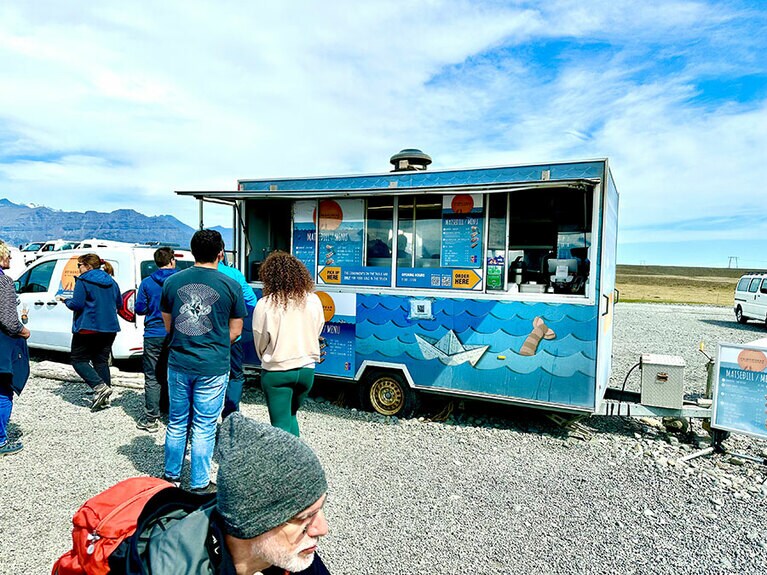 フィッシュ＆チップスも人気。