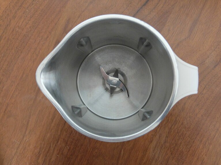 刃の下がヒーター機能になっていて、調理モードに合わせ温度をコントロール。