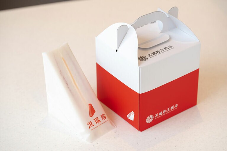 包装箱も赤が特徴的でかわいらしいデザイン。手土産にもよさそう。