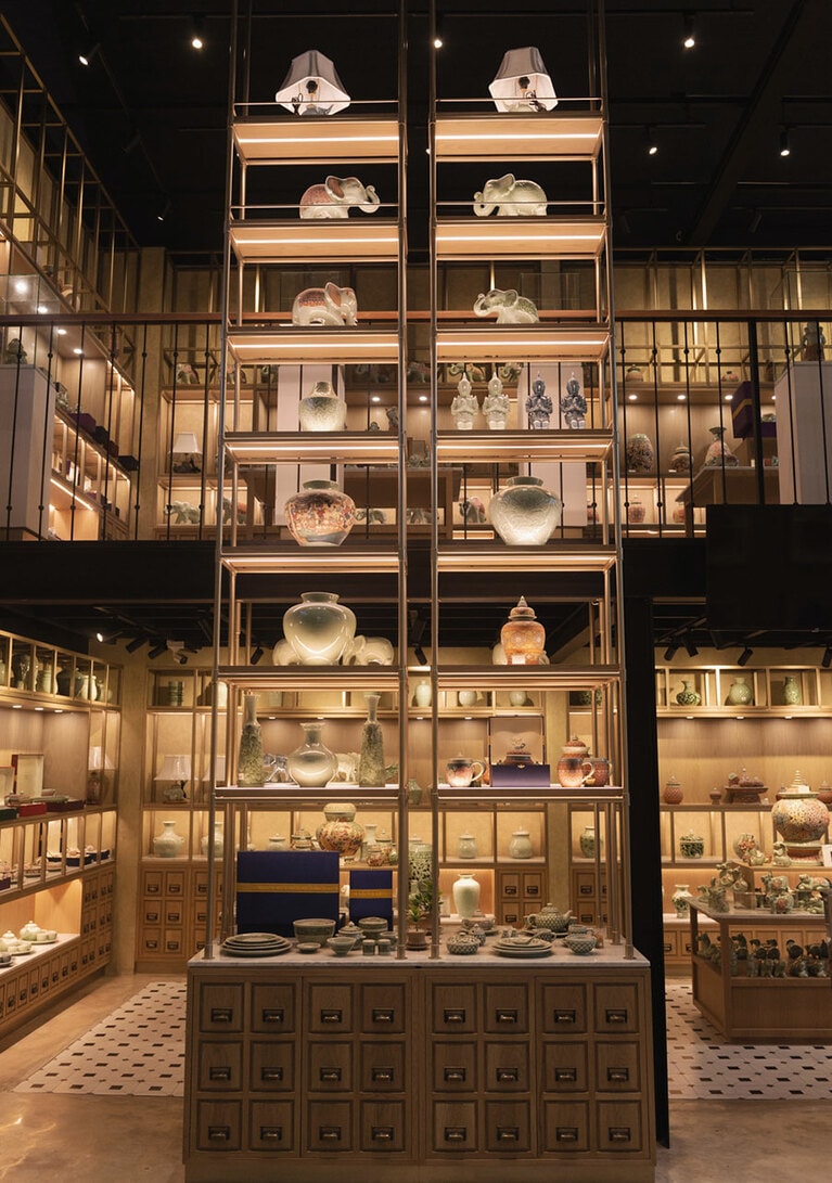 美術館のように整然とした空間。