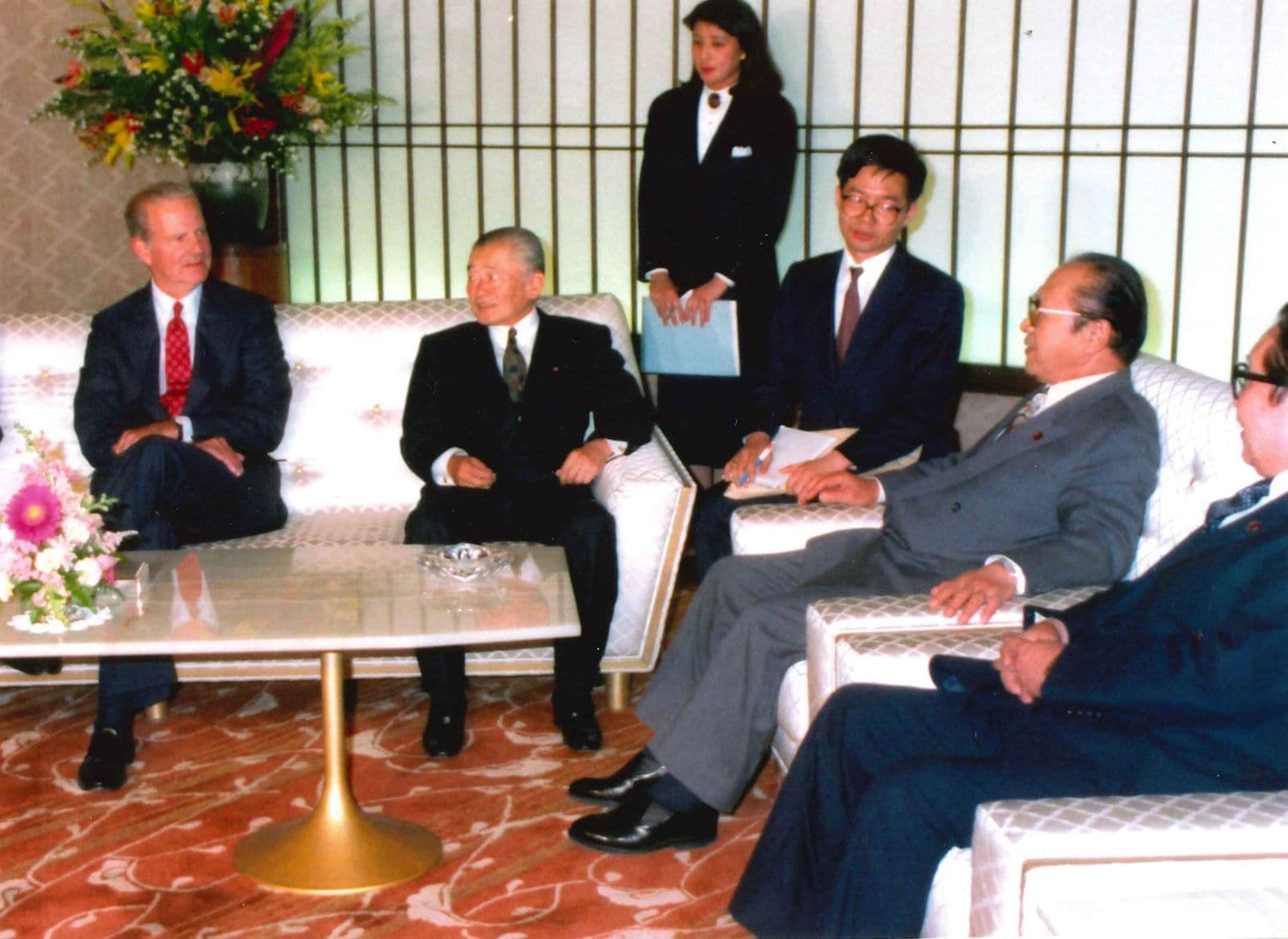 1991年11月、ベーカー米国務長官来日の際、通訳を務めた小和田雅子さん（当時）　©共同通信社