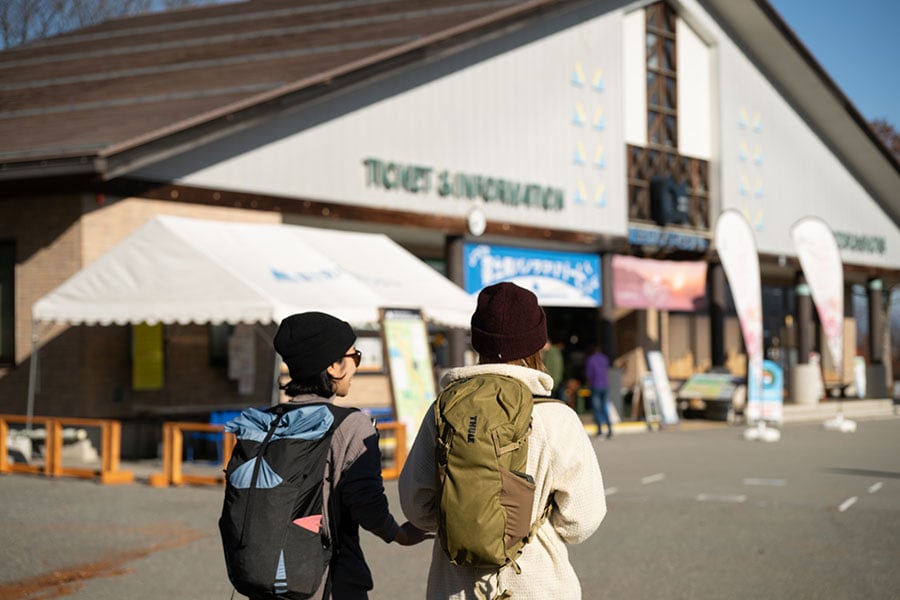 富士見パノラマリゾート（長野県諏訪郡富士見町富士見6666-703）のチケット売り場へ。