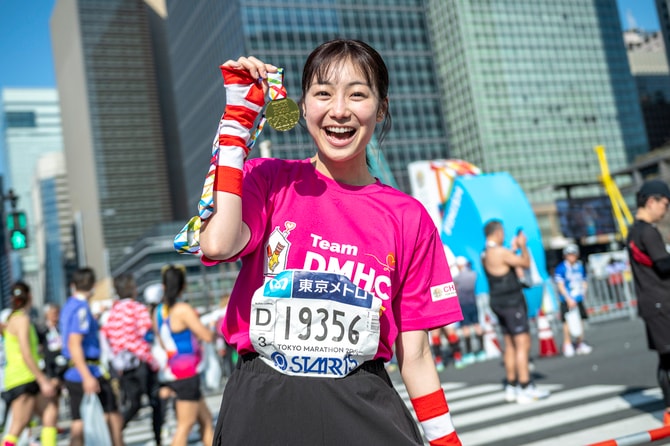 俳優の高田夏帆さんとハウス利用ご家族も「東京マラソン2025」を完走