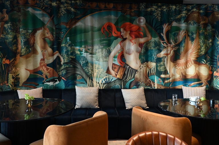 スコットランドの神話や民話をモチーフにしたWラウンジ。