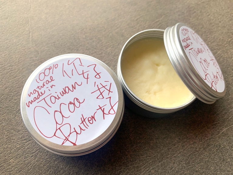 フタを開けると、チョコレートの香りが漂ってきます。