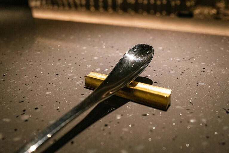 パフェバーのイメージを覆すような、落ち着いた店内。