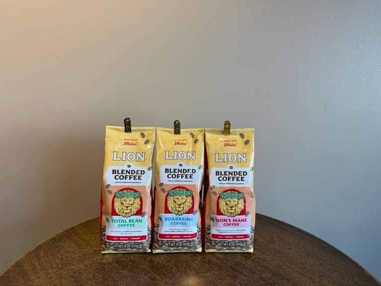 左から、トータル・ビーン、ロアリング、ライオンズ・メイン 各11.95ドル 8oz（227g）。日本未発売品です。