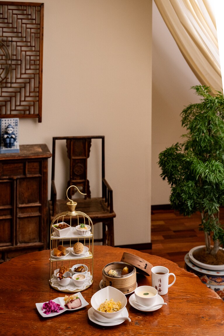 上品な空間で味わう広東名菜の数々。