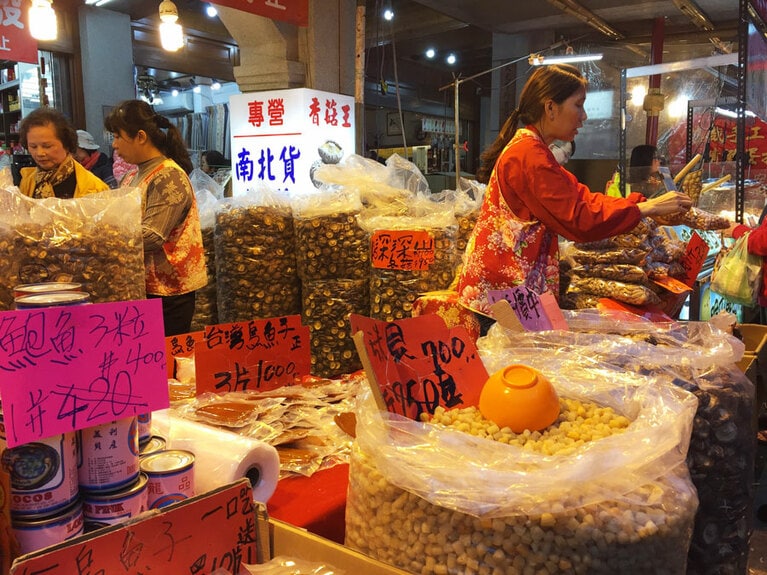 高級食材がお値打ち価格で購入できることも。