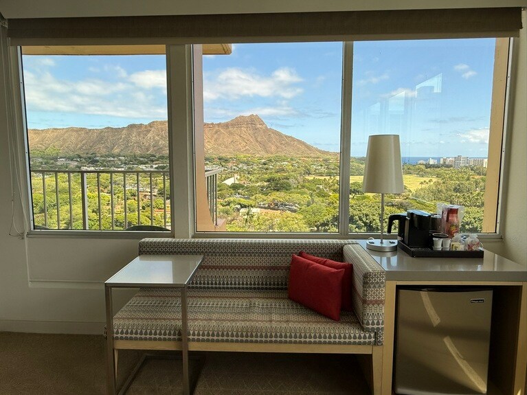 目の前に広がるのはダイヤモンドヘッドの絶景。