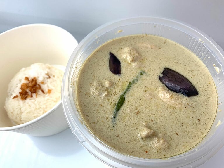 「グリーンカレー」750円。ココナッツミルクがまろやかなクリーミーなカレー。グリーンカレーはご存じのようにタイ料理だが、マレーシアでも人気(今後は別メニューに変更の可能性あり)。