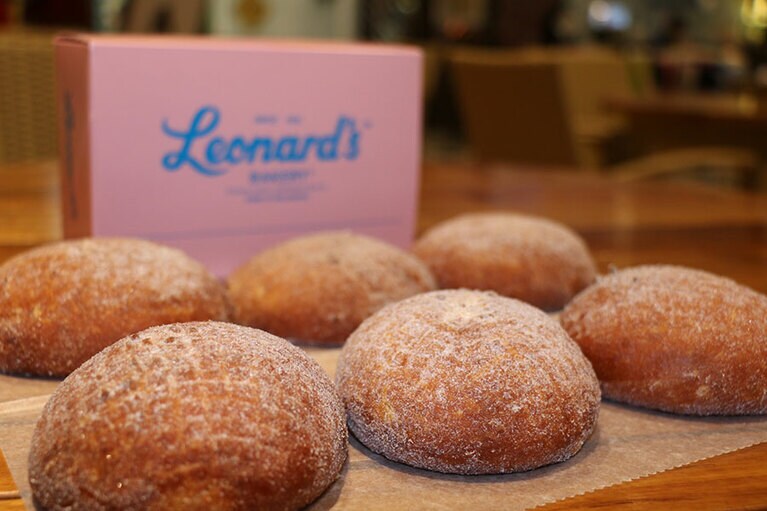 大人気のレナーズ・ベーカリーのマラサダ 190円。©︎レナーズ・ベーカリー。