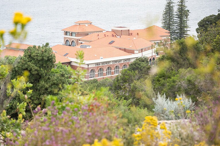 キングスパークから見たオールドスワン醸造所。