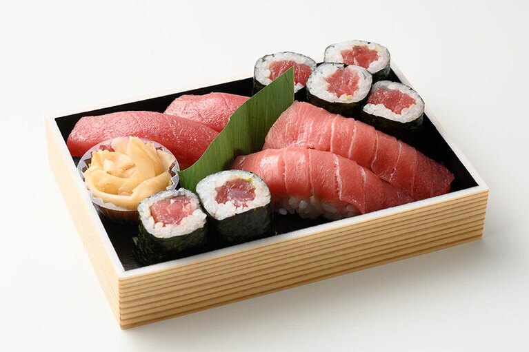 天然本鮪詰合せ 1,728円。