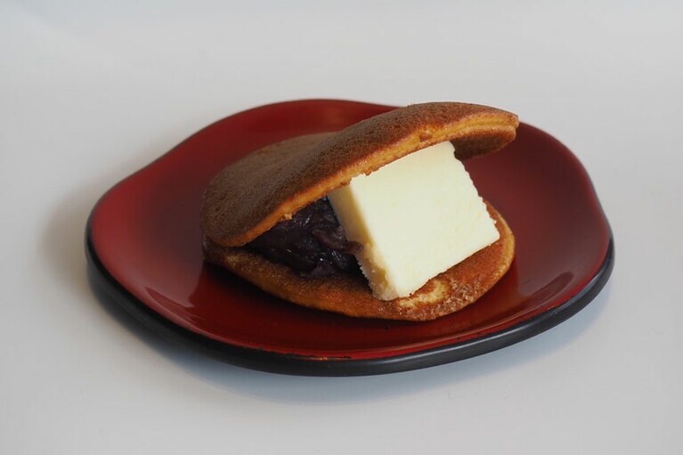 あんバターどらやき(KUGENUMA SHIMIZU) 302円。