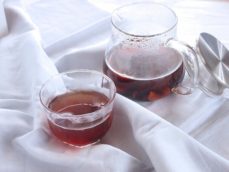 なつめ入り黒豆茶。