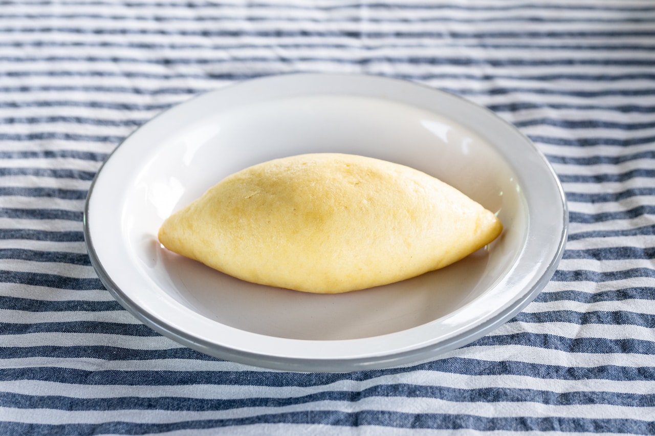 「とうもろこしの焼きパン（玉米面鍋貼）」220円。