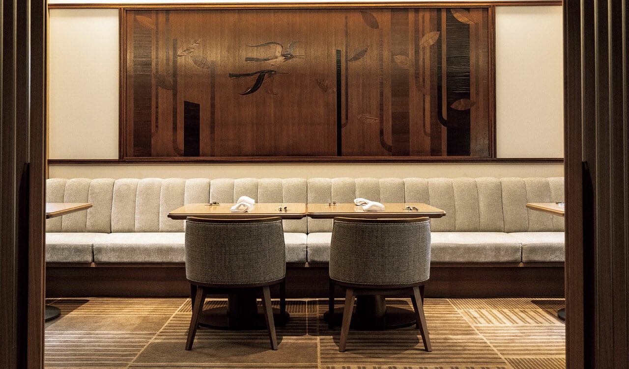 「弥栄」の壁面を彩る、弥栄会館理事長室にあった花鳥図。