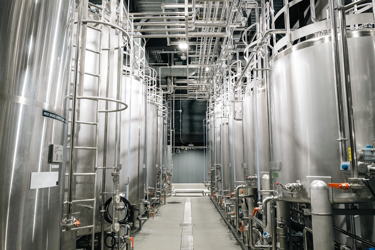 抽出された液体を分類ごとに貯蔵しているタンク。