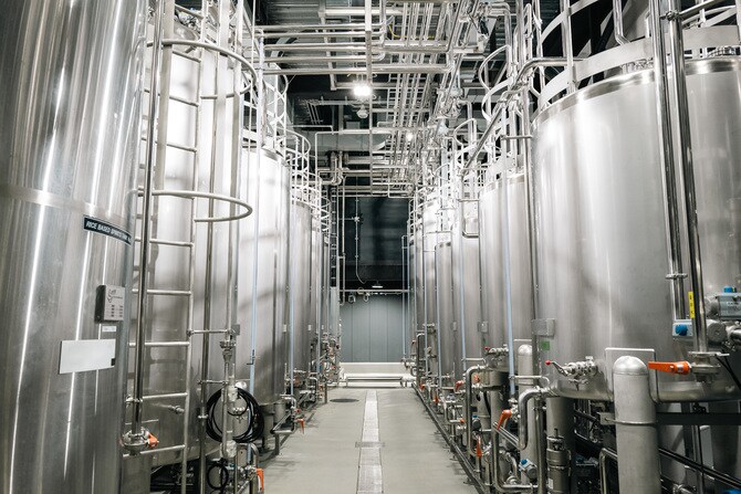 抽出された液体を分類ごとに貯蔵しているタンク。