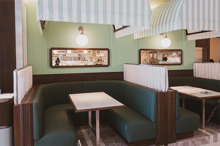 2つのボックス席が用意されている。