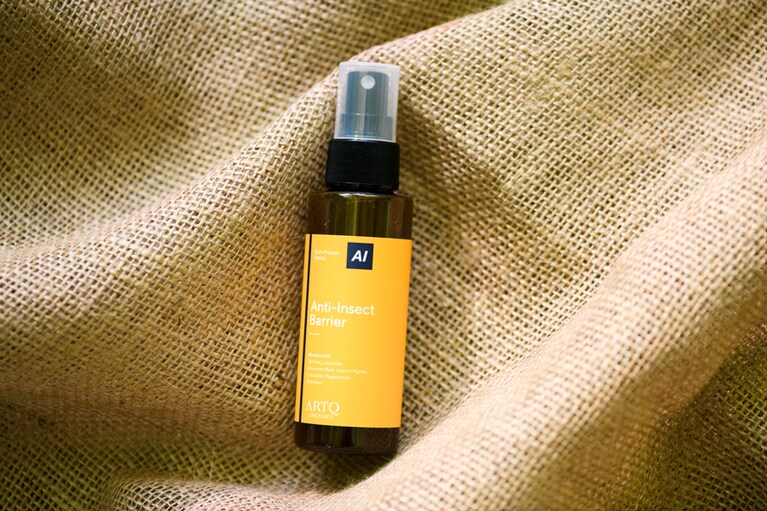 「アンチインセクトバリアブレンドスプレー」100mL 2,420円／Blue ink