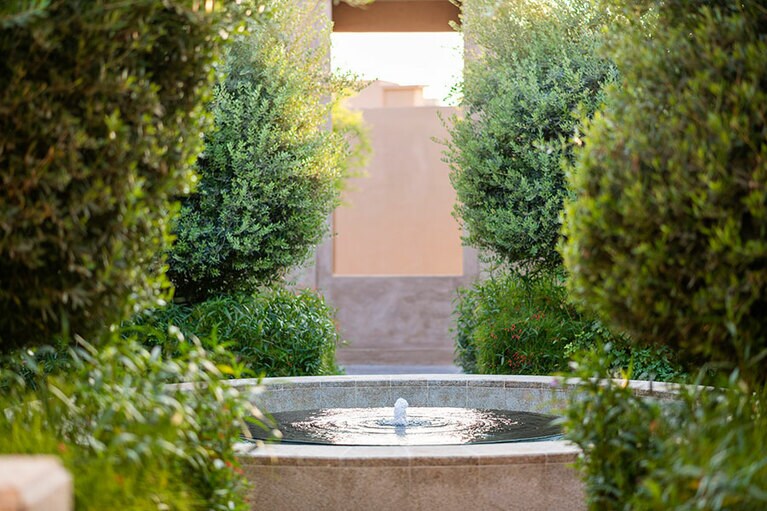 ウェルネスセンターへ向かう際、この泉の前をたびたび通りました。水音が心を穏やかにしてくれます。