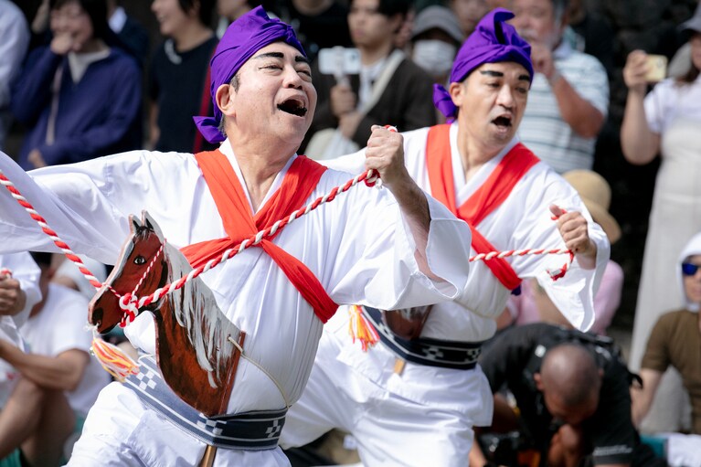 人気の高い芸能のひとつ「ンーマヌシャ（馬乗者）」。