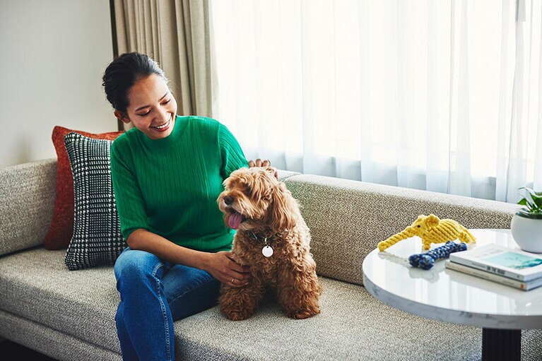 ペットは10kg以下のワンちゃんのみ。部屋以外ではケージに入れて。