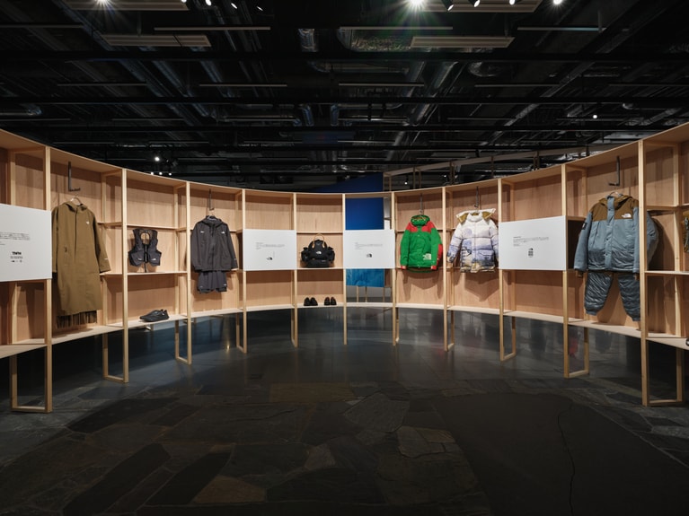デザイン性に富んだ、これまでのコラボプロダクトを展示。