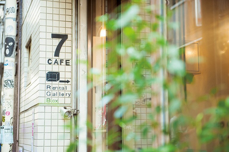 幡ヶ谷駅から徒歩約30秒というアクセスのよさ。