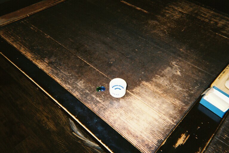 おちょことおはじき。お店で日本酒を呑むなんて大人になったなぁ。