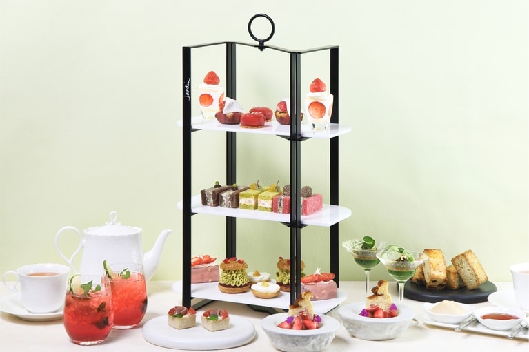 「ストロベリーアフタヌーンティー」のイメージ。平日1名8,800円、土日祝1名9,600円（ともに税・サ込）、要予約。提供期間／提供中～2026年4月30日（木）