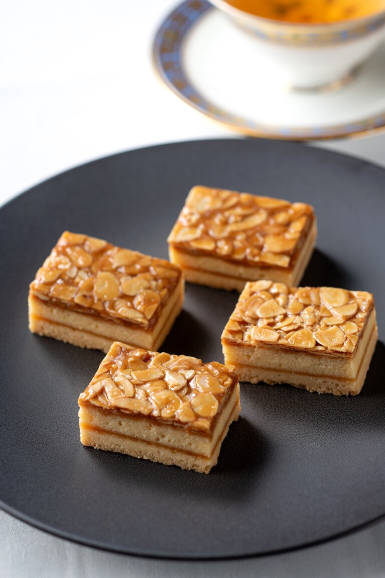 バターと蜂蜜、アーモンドをふんだんに使った「コペンハーゲナー」10個入り2,300円。