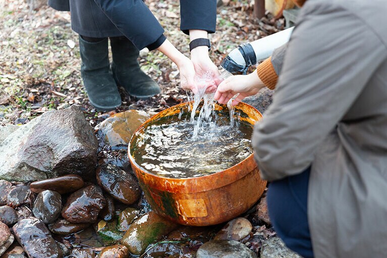 無色無臭・弱アルカリ性で肌あたりがなめらかな湯。©安彦幸枝