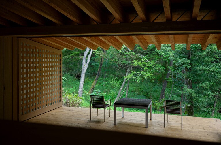 森に向かって開かれたテラスが美しい「スイートヴィラ」。