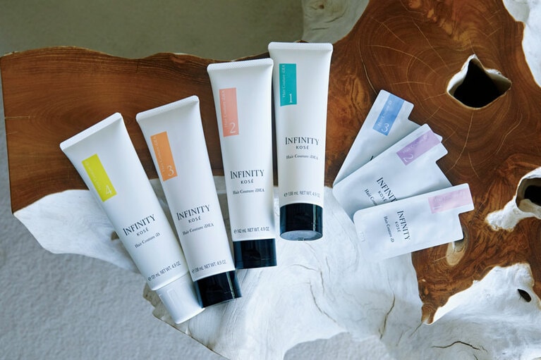 右から：インフィニティ ヘア クチュール iD1 3mL×8包 2,200円、同 iD2 9g×8包 2,200円、同 iD3 9mL×8包 2,200円、同 iDEA1、iDEA2、iDEA3 各140g 1,375円、同 iD4 140g 2,200円 (価格は編集部調べ)／コーセー