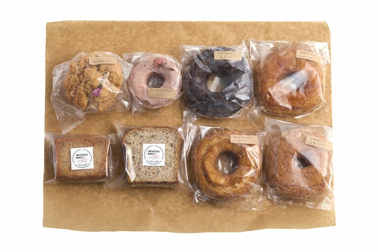 VEGAN SAKURA ドーナツBOX〈8個（グルテンフリーベイクドドーナツ さくら、さくらもちマフィン、全粒粉ドーナツ2種、オールドファッション2種、焼き菓子2種）〉3,600円／ユニバーサルベイクスニコメ