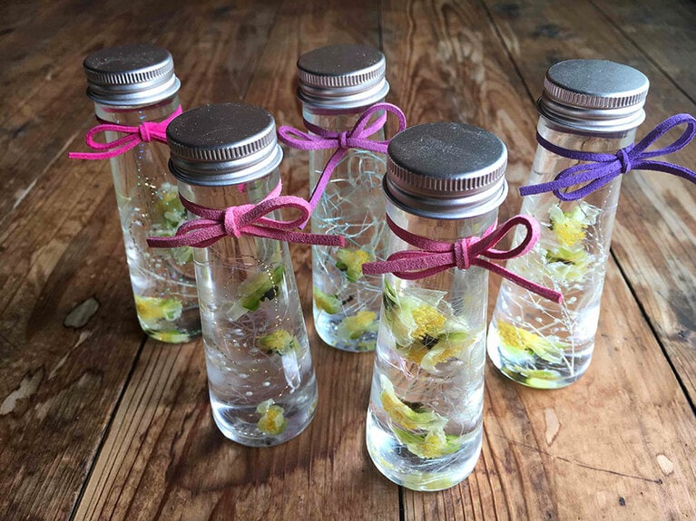 お茶の花ハーバリウム。