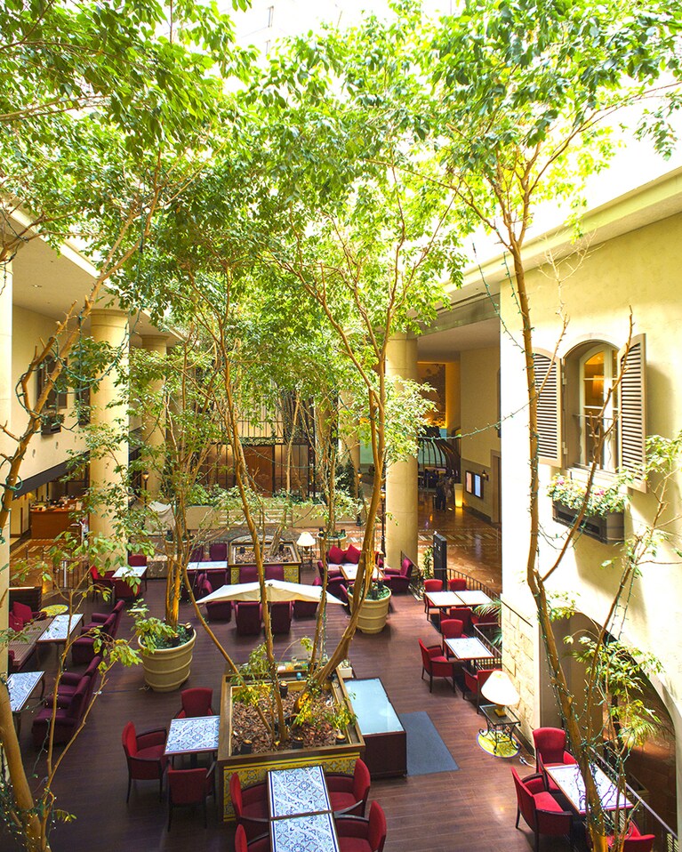 南仏の街角にいるような気分でゆったりと過ごせる宿泊ゲスト専用の「ウェルカムラウンジ」。