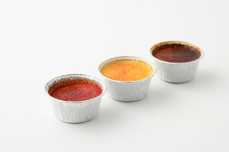 雪ヶ峰牧場 アイスブリュレ 各種440円(約80g)。左から：木イチゴ、小夏、ジャージー／スウィーツ