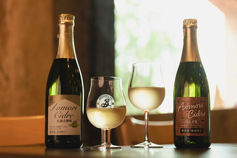 左)A-FACTORY AOMORI CIDRE 弘前吉野町16 ドライ、右) A-FACTORY AOMORI CIDRE 弘前吉野町 BRICK EDITION Ⅰ(現在は人気のため完売し、提供されていません)。