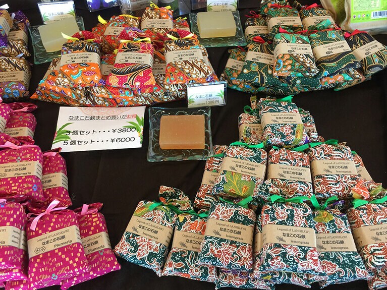 「なまこ石鹸」は、ランカウイ島の民間療法からうまれた製品。敏感肌の方でも使えて、保湿効果が抜群。