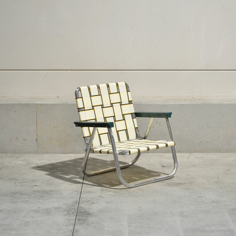 色はアイボリーとハンターグリーン2色。