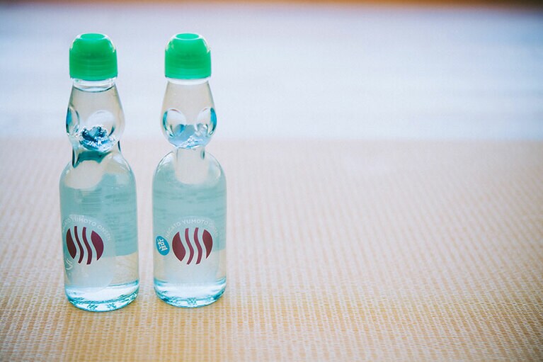 休憩室では、温泉ラムネ(1本250円)などの飲み物も楽しめる。