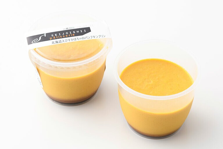 成城石井自家製 北海道えびすかぼちゃのパンプキンプリン 各290円。