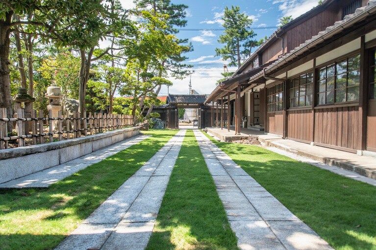 馬場家（旧馬場家住宅）の裏にあたる西門。